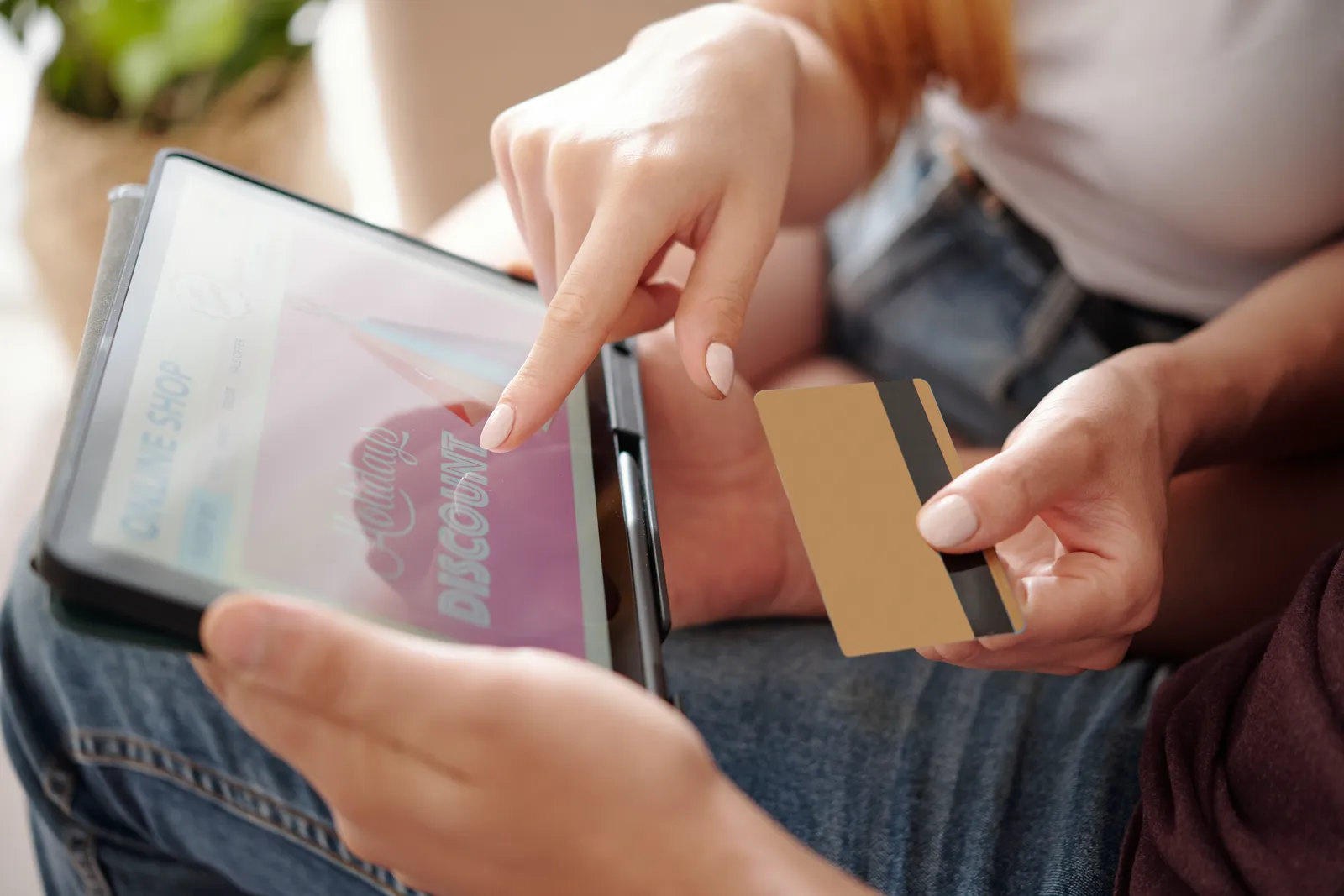 Paying online with a card and tablet